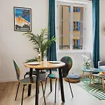 Chic - Climatise - 2 Pas Du Port - Place Aux Herbes 圣特罗佩